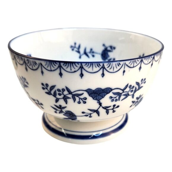 Blue & White Porcelain Serving Bowl By Royal China 6.25 wide x 4' tall - Picture 1 of 10